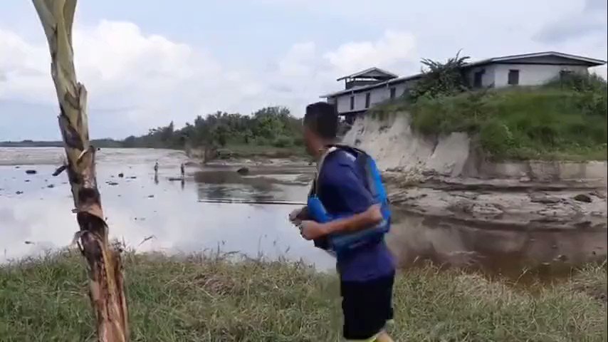 RT @sharkbaitza: When showing off during a tsunami warning goes wrong

 #tsunami #Tonga #TongaVolcano https://t.co/13gyJ3HSQZ