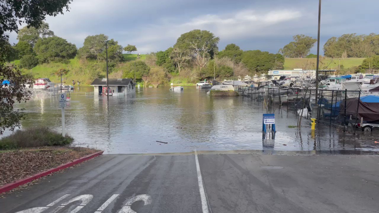 BNO News on Twitter "WATCH Tsunami causes flooding at the Santa Cruz