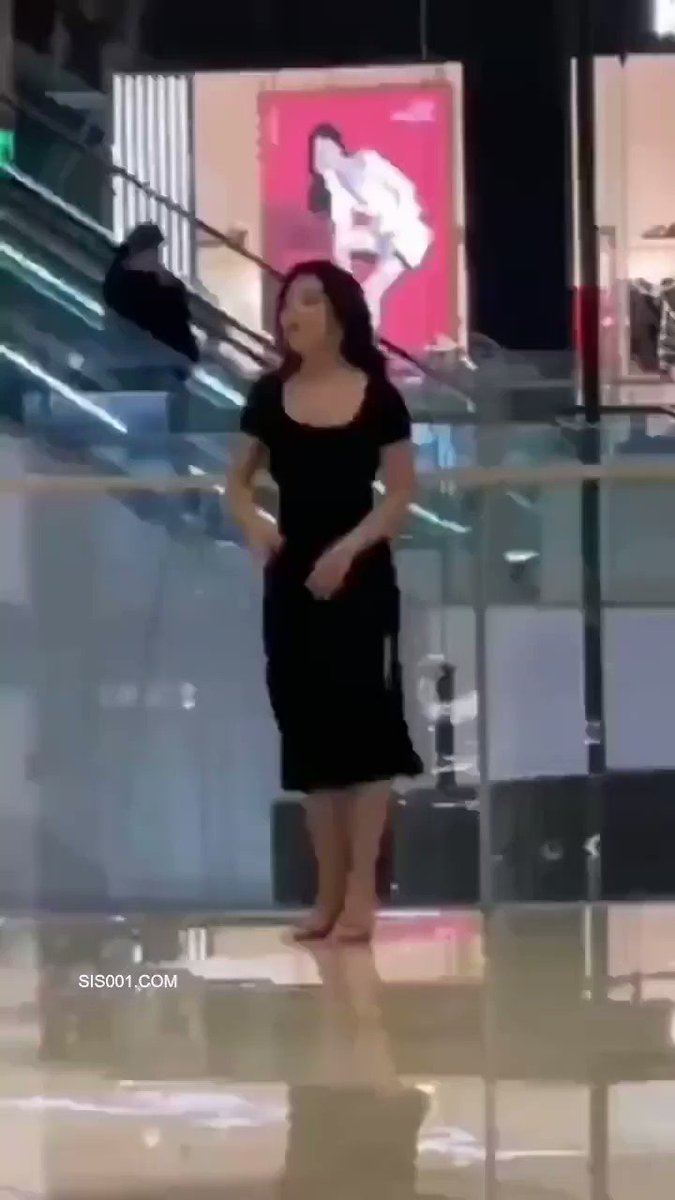内裤走光图片    