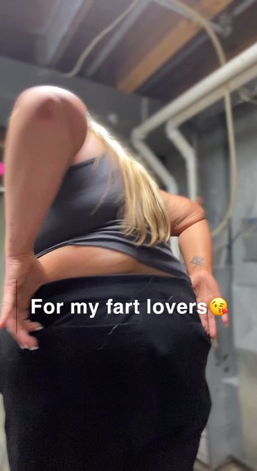 Goodnight kiss😘🍑💨 #bbw #bbwporn #fart #farting #fartfetish #gassy #bloated #girlfart #blonde #farts #smellit