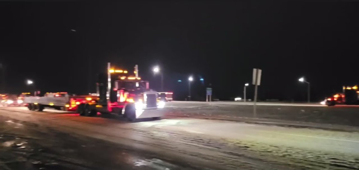  Truckers Block Highways On Canadian Border To Protest Vaccine Mandate ZILse2vaWU5rCDVv