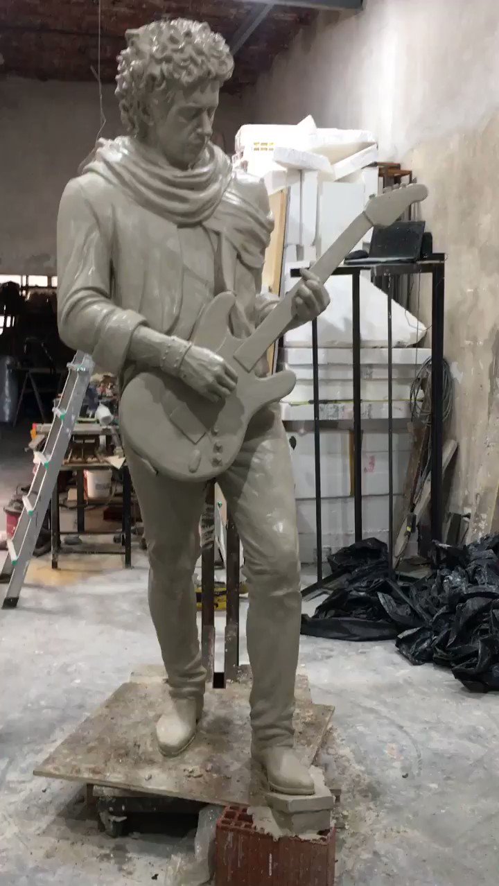 FlacoStereo on Twitter: "Tremenda escultura de Gustavo Cerati de más de 2  metros de altura realizada por Martín Di Girolamo https://t.co/TGWnnedxIv  https://t.co/iIoeiwn6Ac" / Twitter