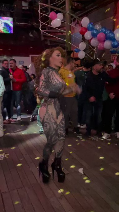 Todos hemos ido #ConLosOjosCerrados tras un hombre! ?Así las noches de show en #VaquerosBar de Zona Rosa