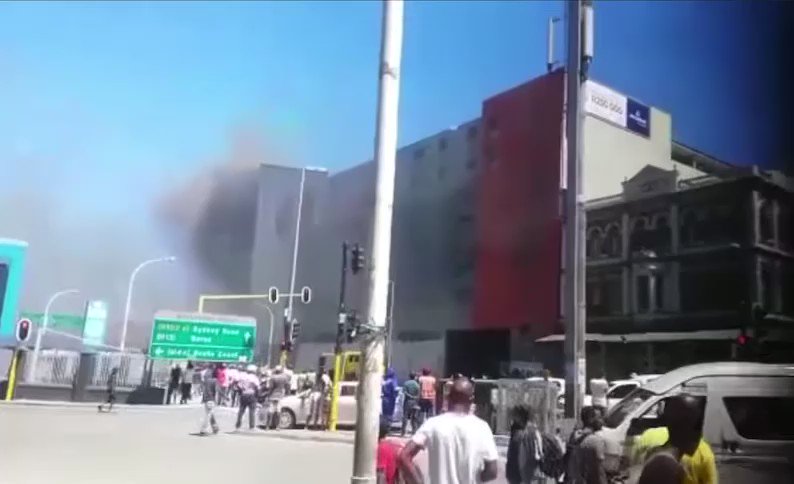 RT @Abramjee: Fire: China Mall, West Street, Durban. https://t.co/YYJwIO3LYy