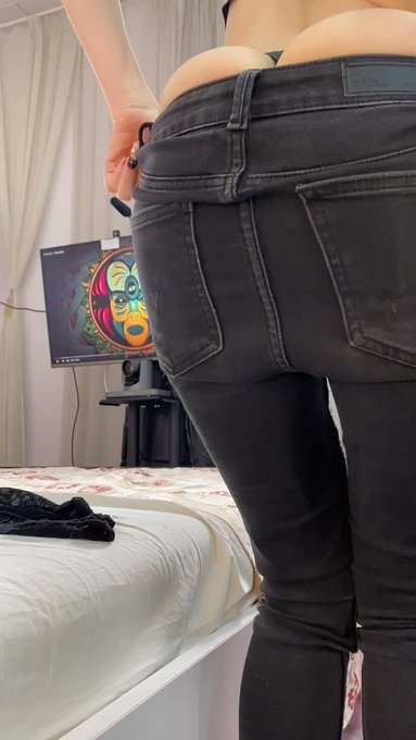 Help me put my pants on 🙏 &hellip;or help me take them off😏@LiveJasmin   #BigBootyWomen #jeans #redheadbeauty<a href="/tag/jeans"class="tags"><span>#jeans</span></a><a href="/tag/sexy"class="tags"><span>#sexy</span></a><a href="/tag/redheadbeauty"class="tags"><span>#redheadbeauty</span></a><a href="/tag/bigbootywomen"class="tags"><span>#bigbootywomen</span></a>