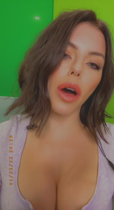 Come watch the main event with me now on @Twitch https://t.co/yBpcC7nTBP https://t.co/pmB7QBWRDu