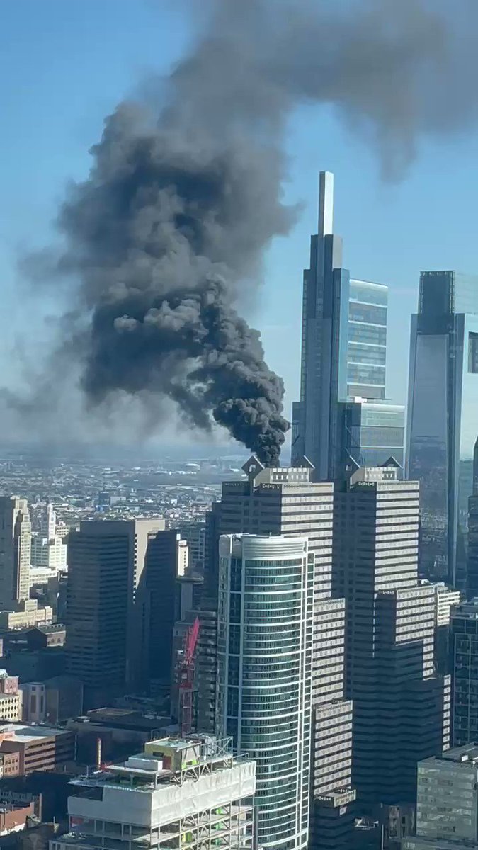 RT @PMBreakingNews: Breaking: There is a large high-rise fire in the Center City area of Philadelphia.  https://t.co/yg7KUXPfhz