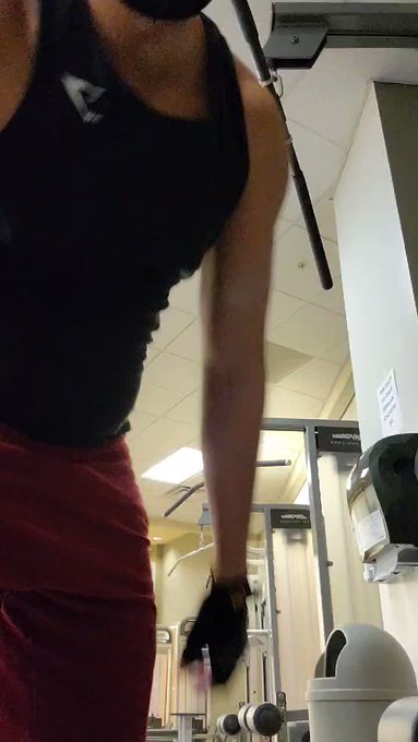 Criticize my form plz. https://t.co/A8bDVbsxKa<a href="/tag/thegameawards"class="tags"><span>#thegameawards</span></a>