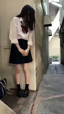 골목에서 치마 올려서 보여주기