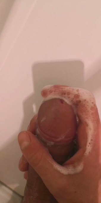Shower fun
#horny #hornycock #erection #twink #bisexual #bicurious #gay #follow #retweet #masturbate