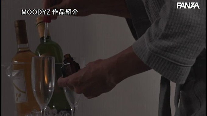 嫌いな上司に媚薬を盛られて、逃げ場のない相部屋で火照りっぱなし肉体が次第にチ●ポを求め始めてしまう

抜ける、抜けすぎる。
https://t.co/DqbEc1slVZ