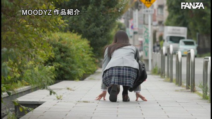 実のお兄ちゃんが大好きすぎて、パンチラやらおっぱいチラ見せやら、マンチラまでしてお兄ちゃんをからかう美少女すぎる妹です。

この子、本当に可愛いですよね。  
https://t.co/waBghotcI4
