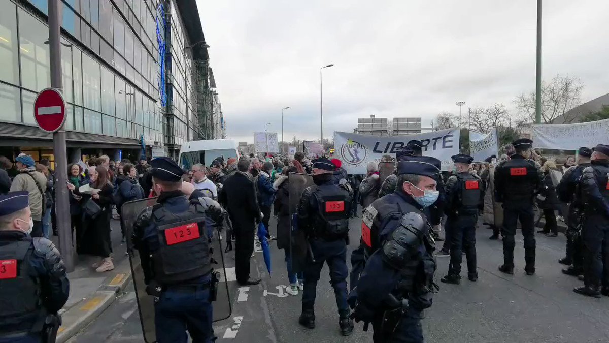 French Protesters Surround Pfizer HQ Chanting “Assassins” 5v9vbgxuMcpeUgj5