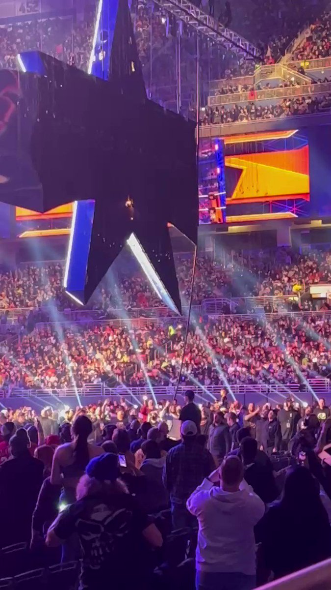 RT @SheriffScabs: Wrestlemania sign caught fire after the Womens #royalrumble match https://t.co/MBGgKp7KWQ