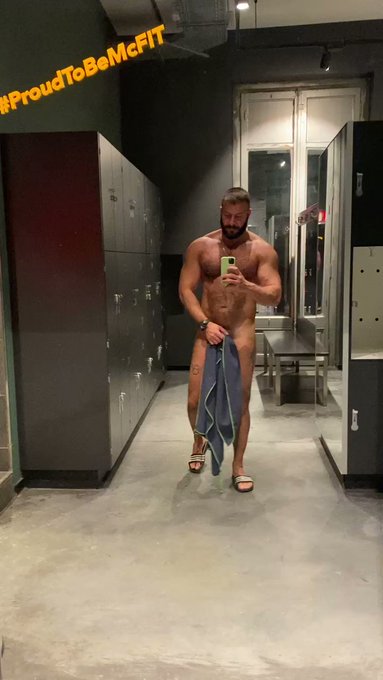 ME ACOMPA?AS ?? A LAS DUCHAS ?? https://t.co/uGXwYjYPFT