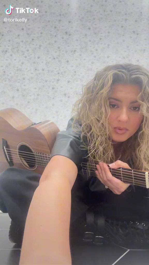 RT @torisonedimple: the tiktok meena slander can kiss MY ASS tori kelly/meena you will always be famous https://t.co/fy5sMUtwq0
