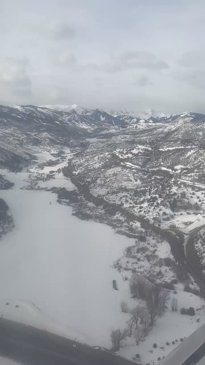 Landing in Aspen https://t.co/aLpmR2ojJE
