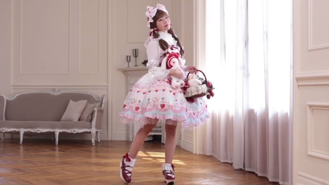 Strawberry 走り去っ Sweetheart Cake柄ジャンパースカート Strawberry 走り去っ Sweetheart Cake柄ジャンパースカート