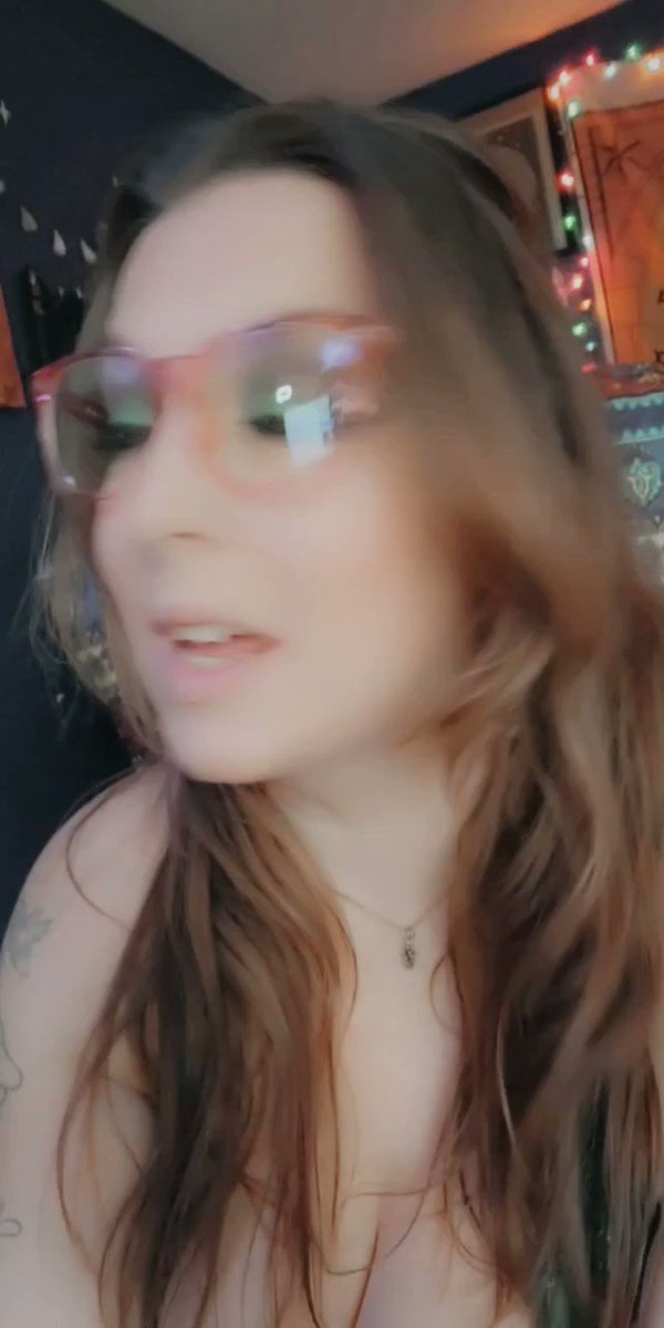 Model - Lily McDermot milf