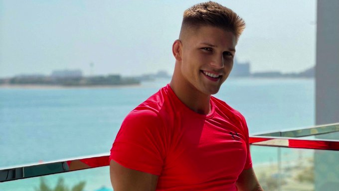 I see RED!
Find your handsome man in red just in time for Valentine's Day on live gay chat!
#JockMenLive