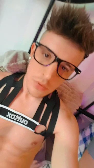 New uploads and camshows to look forward to this weekend!? https://t.co/ClkUxkSNv0 to join us when livestreaming
