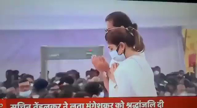 RT @arunpudur: Can anyone tell me why did Shah Rukh Khan remove his mask and what did he do after that? https://t.co/Sp9GG6rD2E