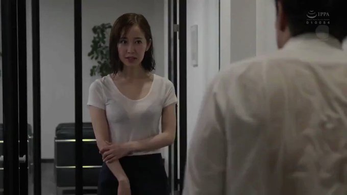 篠田ゆうと同僚がオフィスでこっそり生ハメ
「斎藤さん　やめて」
とは言うものの… https://t.co/iPMX18xkOW