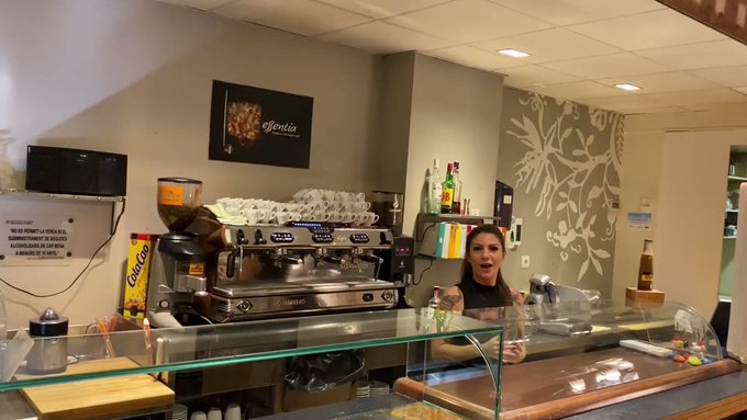 Si la camarera quiere leche, le doy leche If the waitress wants milk, I give milk to her https://t.co/05PtXwXaee