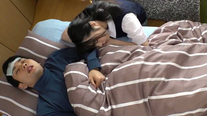 看病に来た妹にムラッとしてしまい、谷間を覗きつつチ●ポをシゴき出してしまう

https://t.co/UMazQAwBAu