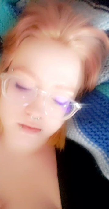 Just hanging out at home. Got canceled on last minute, but I look cute, sooo https://t.co/HZ0VDWhrsP