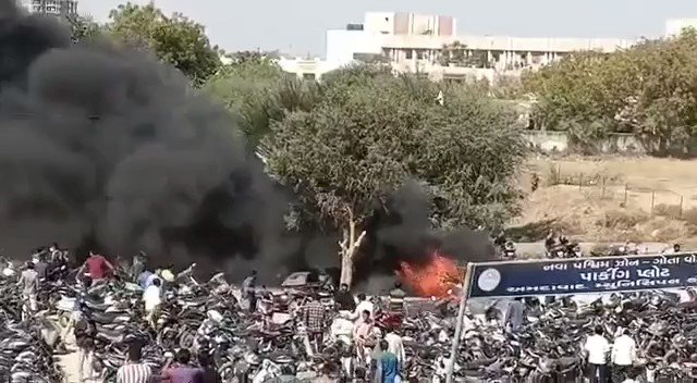 Ahmedabad: A fire broke out in vehicles parked in the open parking of the Municipal Corporation in Gota area. Fire tenders on the spot. The fire is currently under control. The reason for the fire is not clear yet.

#Ahmedabad #Gujarat #Fire https://t.co/Ts0SeIkjJ7