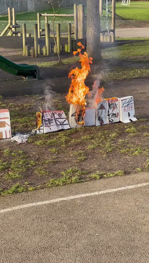 Recreating the great fire of London in year 2! A memorable morning #primaryhistory https://t.co/x4e3Rg60cf