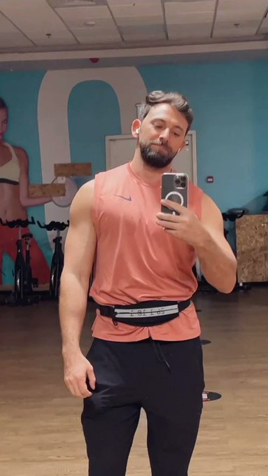 Gym bro?! https://t.co/7YOBYgJJWH