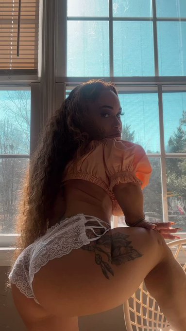 🍑✨🤍  https://t.co/snlC2EyFvz https://t.co/G0flCSbyYV