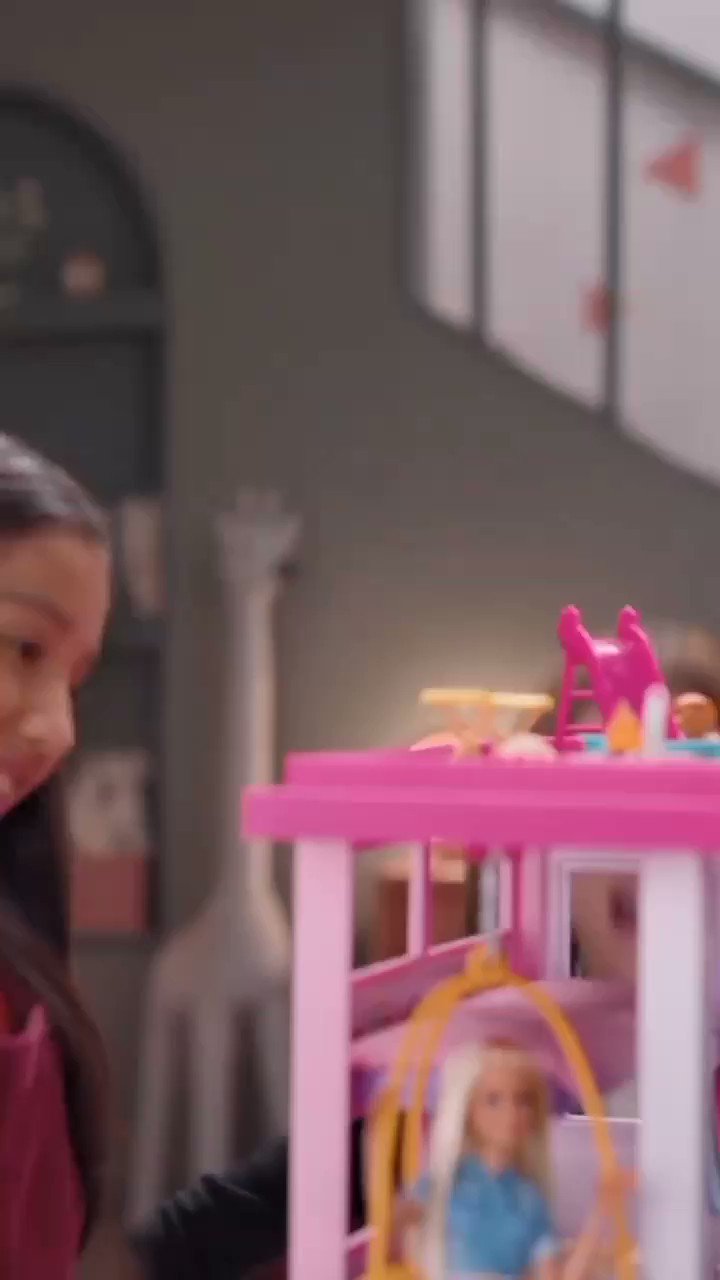 Anna Kendrick helps Barbie in ad for 'Rocket Mortgage'. / X