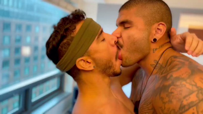 Happy V day everyone ❤️ ?
This is what happens when two horny and passionate Latinos get together @helloojose