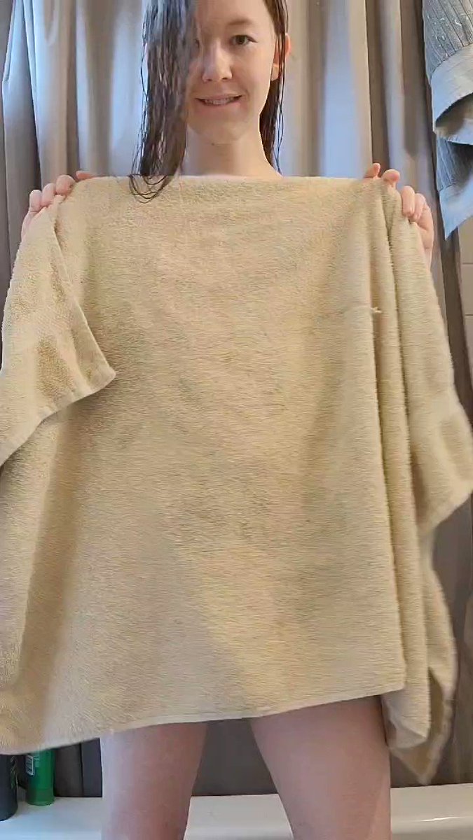 Hmmm whatcha thinks under there?... - Twitter vids           