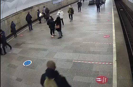 Двое в метро