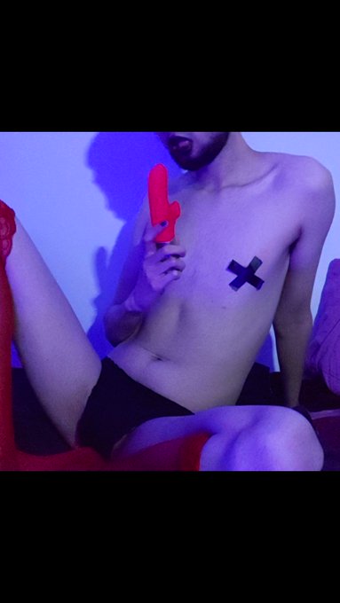 Lick.
-
#nonbinaryporn #queerporn #bi #alt #vibrator https://t.co/RTZMsdjJDb