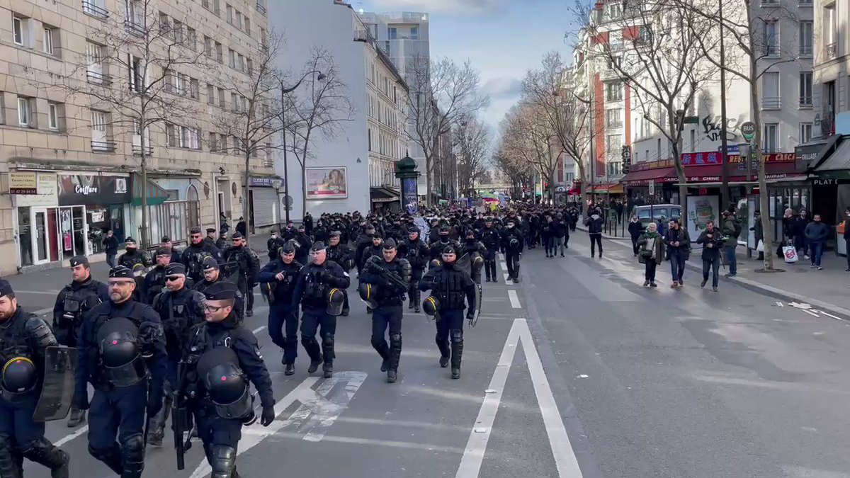 Police in Paris have joined the march against Covid mandates WpJ4zz4ziz4bjOwk