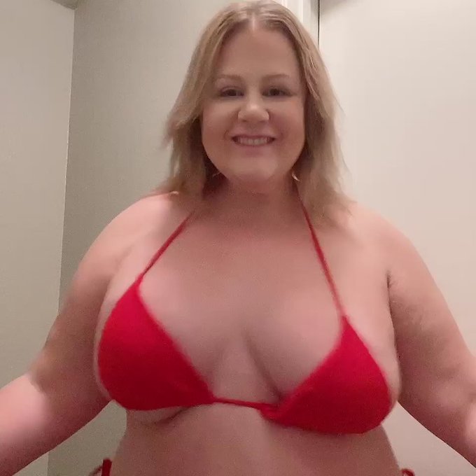 Curvy Mary’s pics and videos