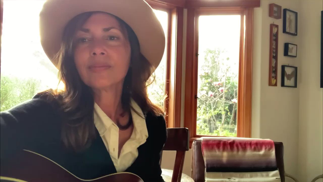 Susanna Hoffs on X: "I just taught myself this song because I've always  loved it. 😊😅 https://t.co/rfnRWIY6gD" / X