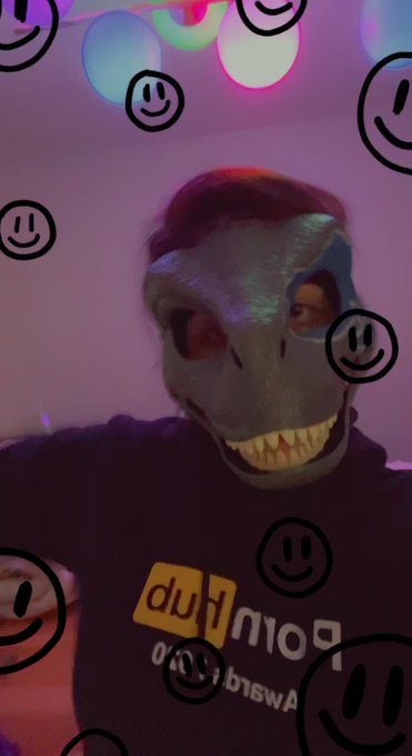 I like being this type of drunk,  like fuck clubs… I want to drink and play at my house lol https://t