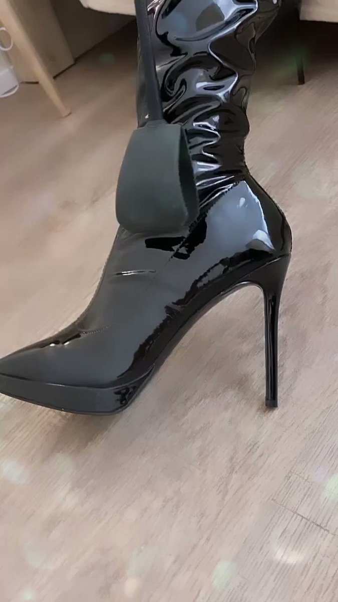 Model - Aliena Moore findom