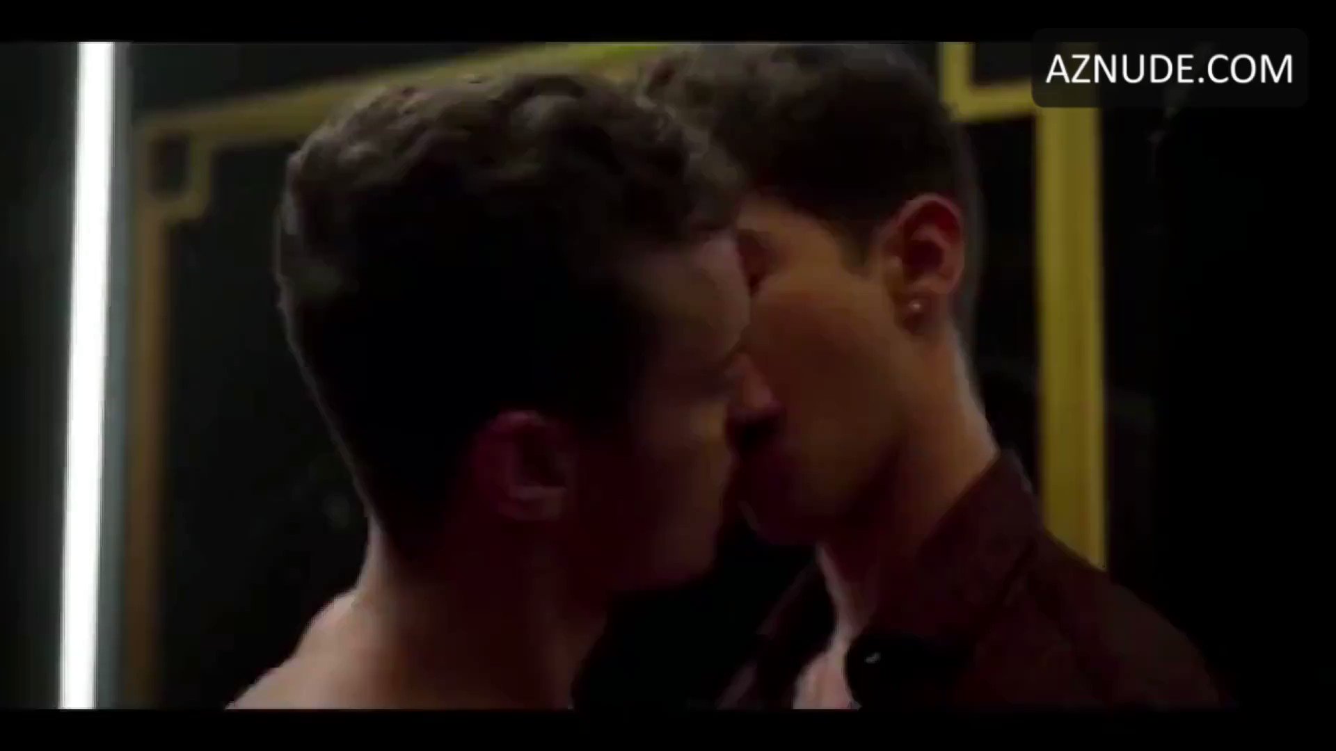 AZNude Men on X: Aron Piper, Omar Ayuso Gay Scene in Elite  t.coGf7qqM8U2A  X