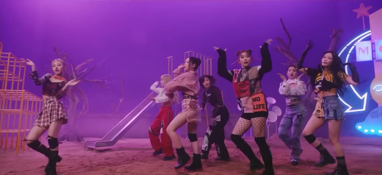 kyra on Twitter: "fromis has never had a bad title but dm was better