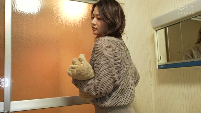 一週間下宿する家で田舎の若者相手に発情期JDボディを見せつけ脱衣場オ●ニーからの〜🤤

続きはコメント欄から🐓
https://t.co/ZyYDMxsza0