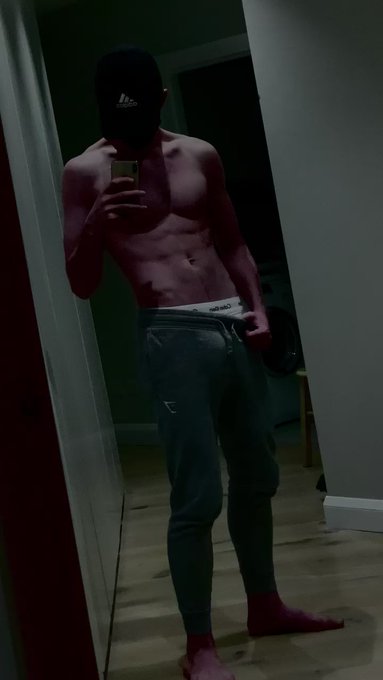 Any fans of grey sweatpants?

Link in bio.

#onlyfans #horny #sext #gay #twink #nsfwtwt #snap #18yearsold