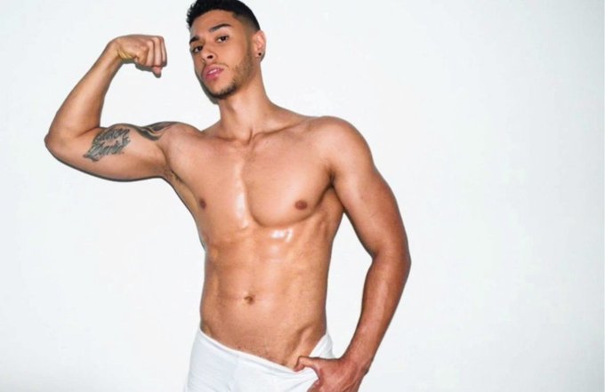You're going to need a gallon of water after watching these hunks on live gay chat.
Check these studs