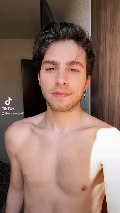 También me gusta vestirme! ? https://t.co/v8bYkodUSv